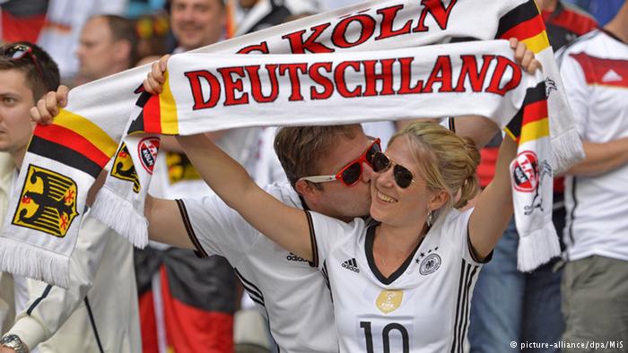 德国球迷进球歌曲,德国球迷训话球员