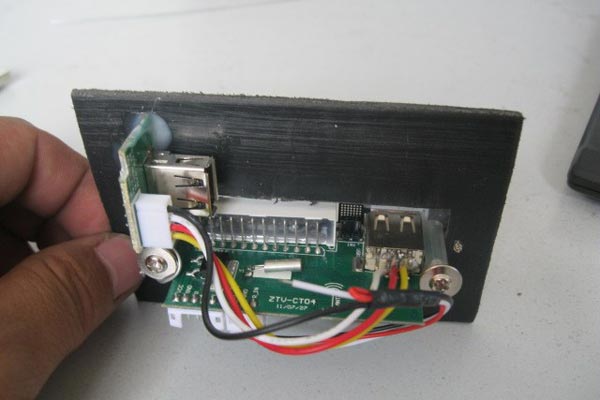 自由舰收音机怎么连接蓝牙,自由舰收音机aux接口