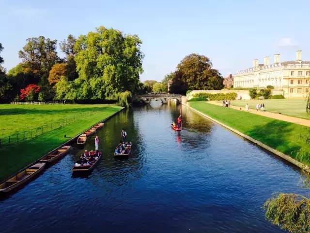 小编写完这条微信就请假去英国了，老板，这是我离英国最近的时刻