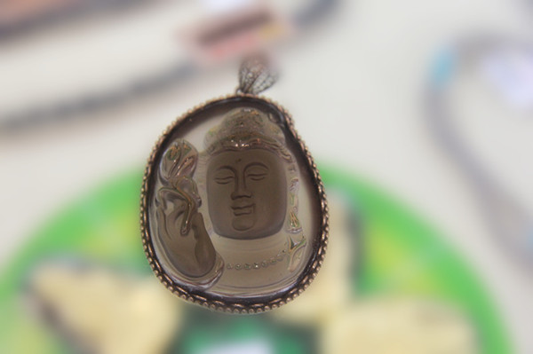 中国佛牌黑曜石,雕工细致的阿弥陀佛黑曜石