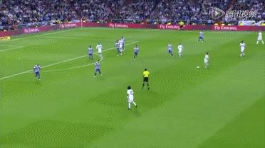 德布劳内手术刀传球外脚背,球场上的外脚背射门