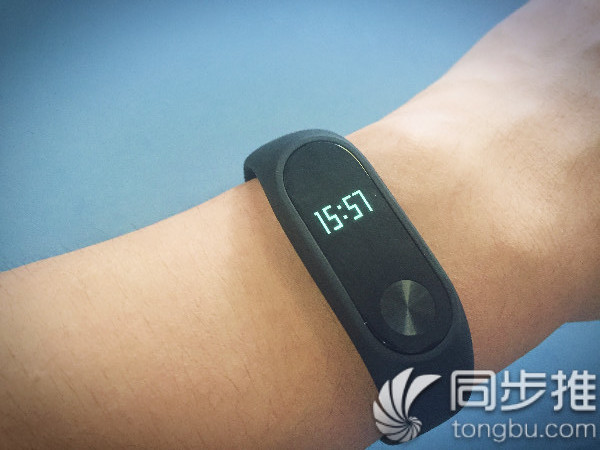 小米手环2充电震动怎么回事,小米手环2怎么连接苹果手机