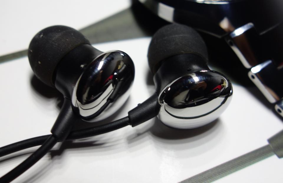 要如何设计一款耳塞,为什么耳塞带有扁头的呢