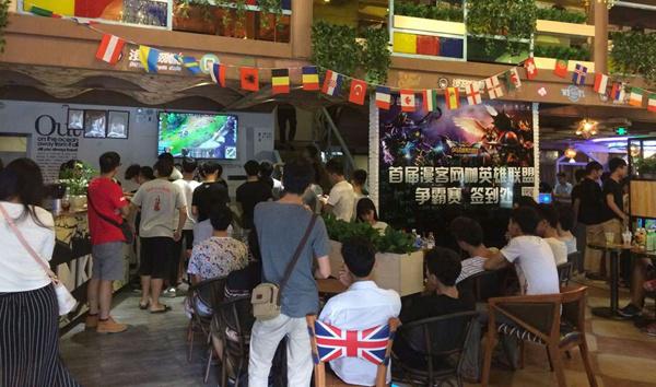 E元素键盘助阵东莞漫客网咖举办LOL争霸赛