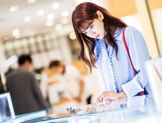 夏日穿搭蓝白色,好看又时髦的夏日穿搭