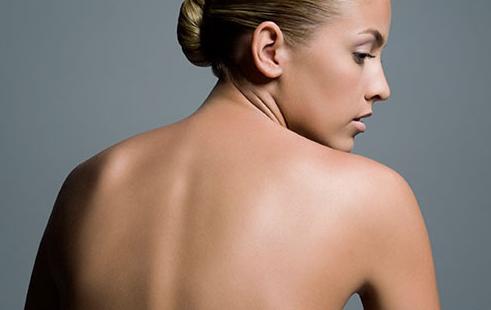 后背长痘痘的原因及解决办法,后背长痘痘的快速解决方法