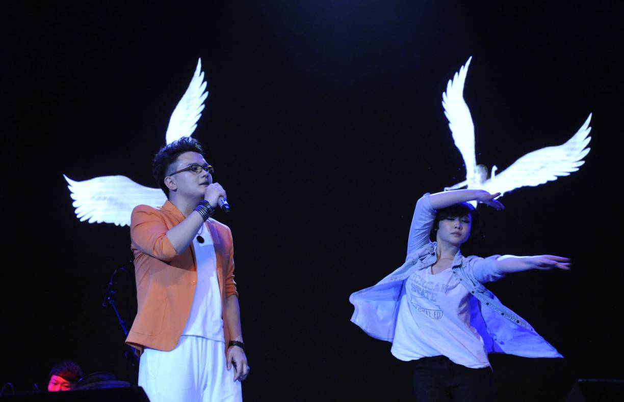 属于那晚的精彩，怎么能缺少高颜值美女和大长腿呢？