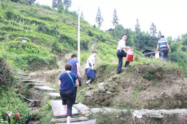 从群众中来，到群众中去——龙胜县检察院认真开展精准扶贫工作