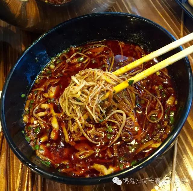 我发现了一家贼盖贼盖的串串他家的冒菜堪称神品！