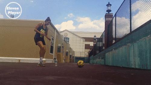 足球训练一脚出球能力,足球训练一打一