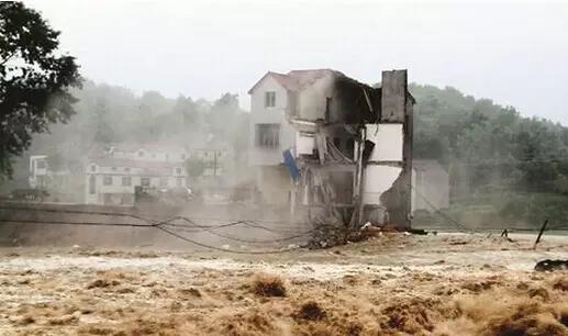 城市暴雨如何防护安全,收好这份暴雨自救指南