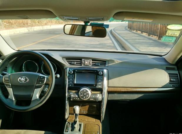 方向轻、外观漂亮浅谈锐志2.5V尚锐版用车分享