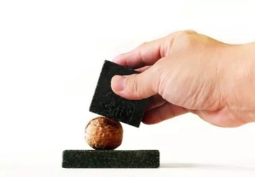 六个核桃怎么才能快速打开,没有核桃夹子怎么打开核桃