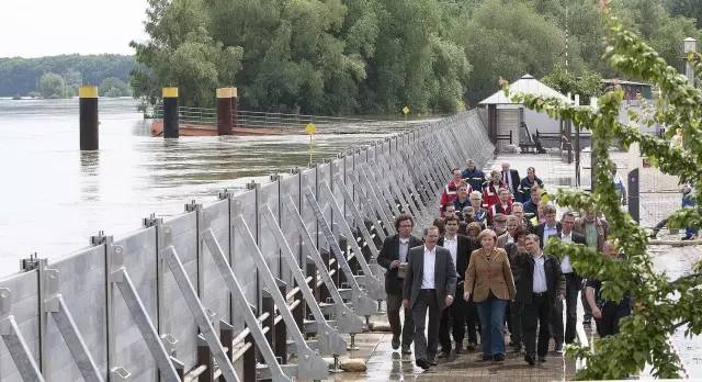 中国洪水防洪力量评论,中国防洪神器最火视频