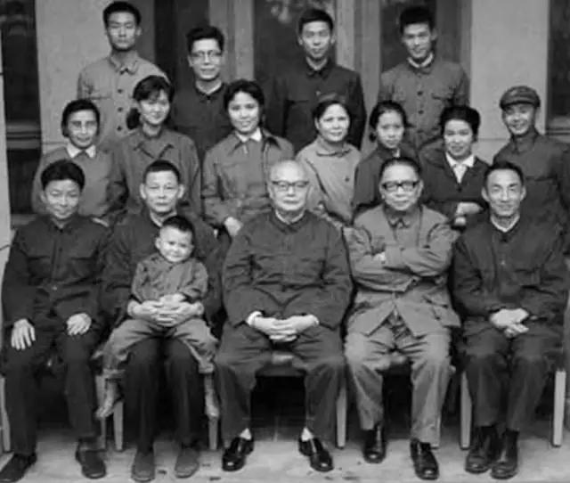 用左手练就过人书法，毅力超群的*剑英叶**次子平静离世