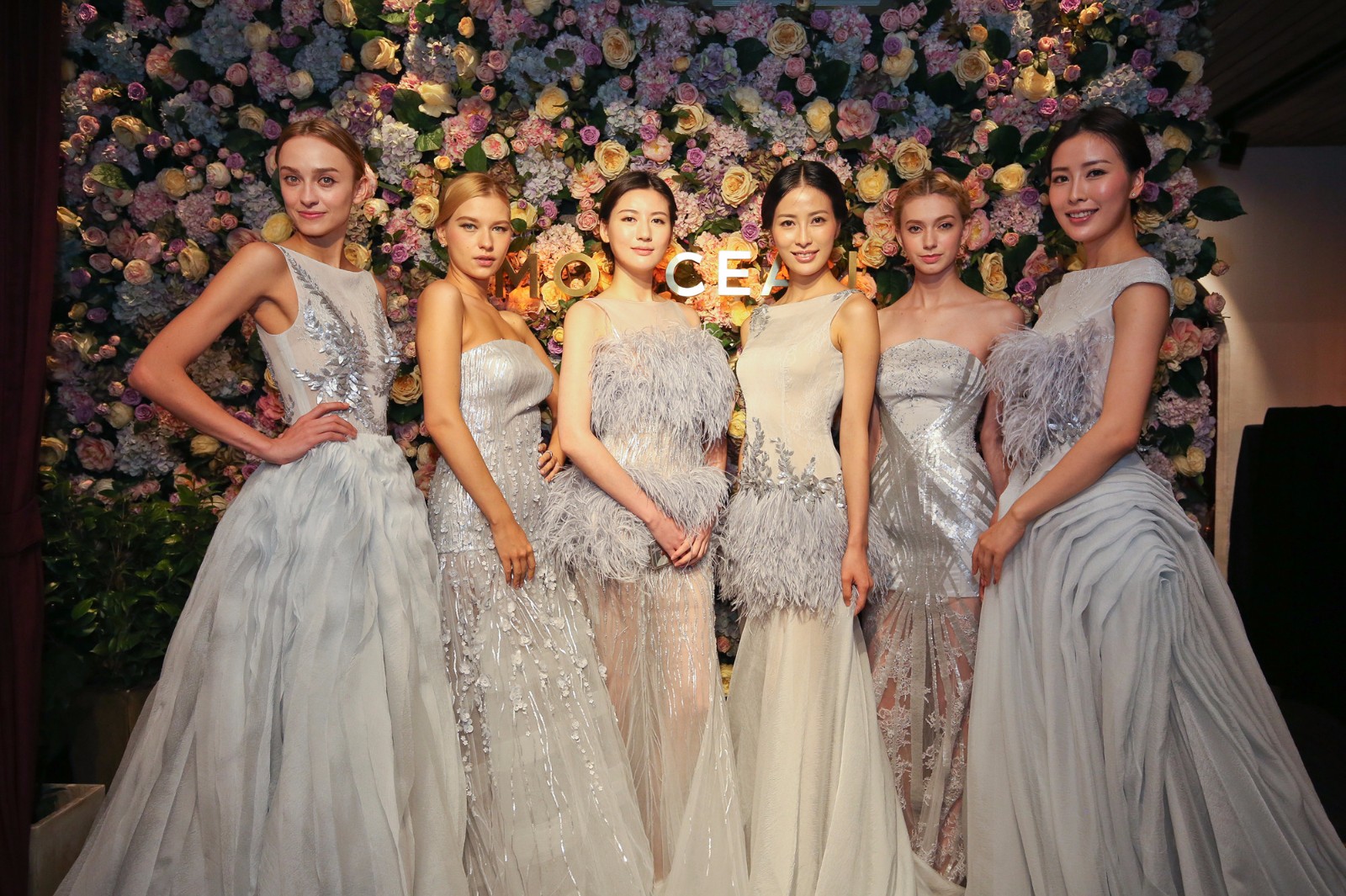 这位当过服装设计师的餐厅老板,搬了一座巴黎花园到餐厅,女孩们