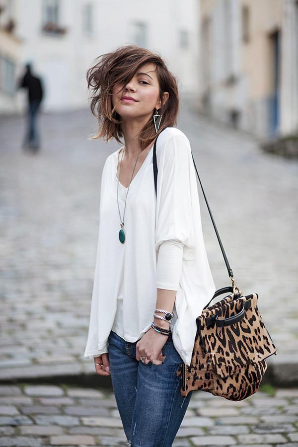 白T桖+牛仔裤，最简单品如何穿出明星范？