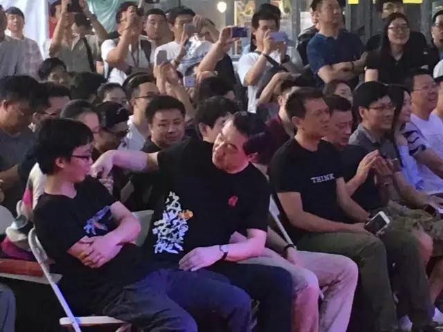 张召忠真的要当局座啦！这回真被玩坏，新节目发布会表情包诞生！