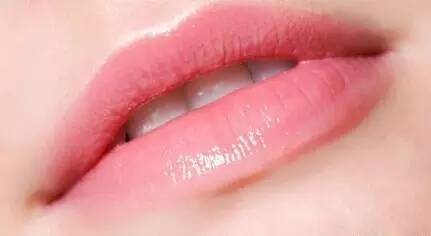 渣男约会让美女买单,渣男约会故意让女人买单