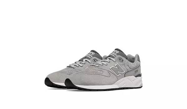 为什么我们穿很多衣服都不奇怪,为什么我们天天都要穿红色的衣服