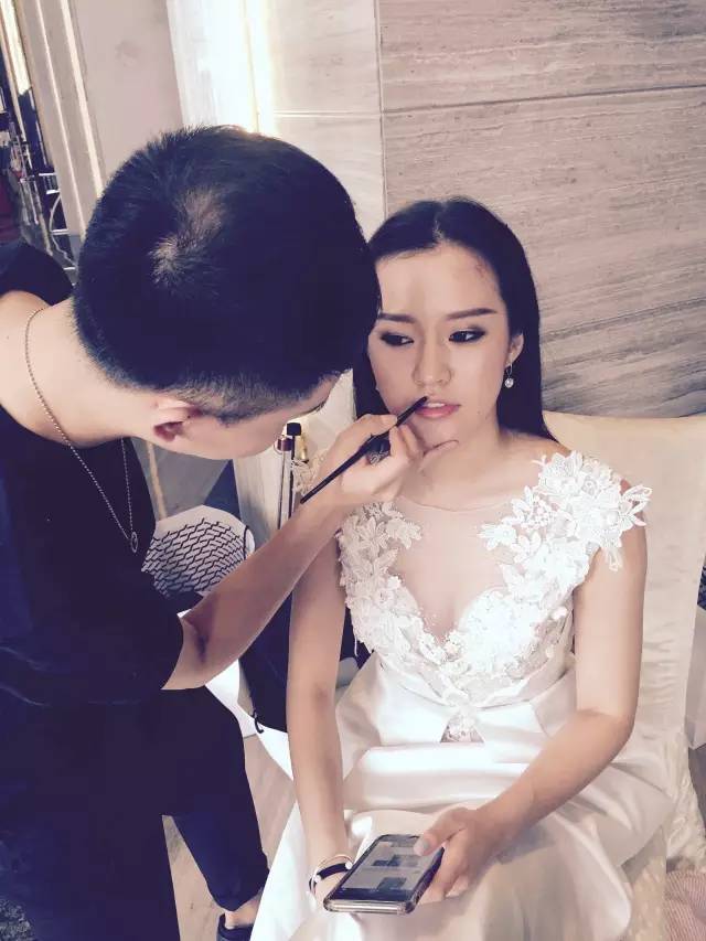 一秒变巨星，重姐绝美彩妆大片抢先看！