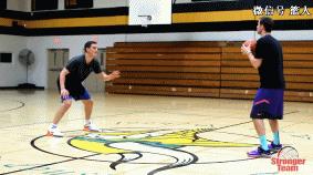 篮球传球投篮上篮组合练习小学生,击地传球上篮练习