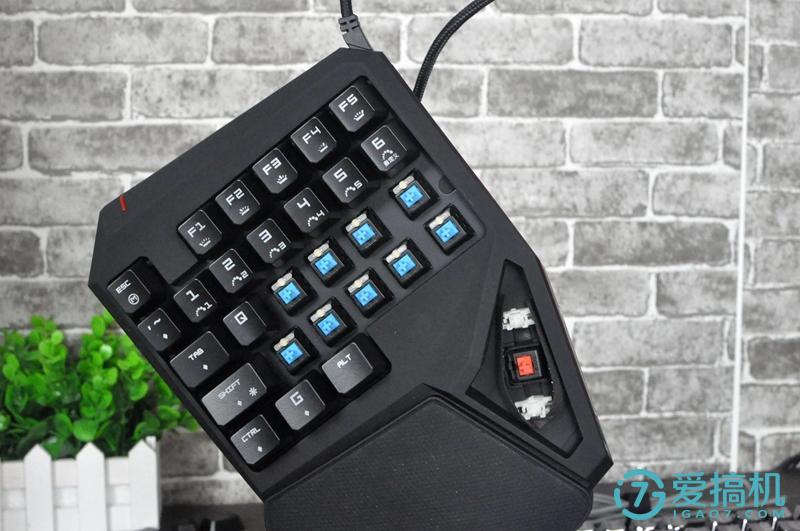 lol高端局操作都很稳,玩lol厉害的上单都是锁定视角