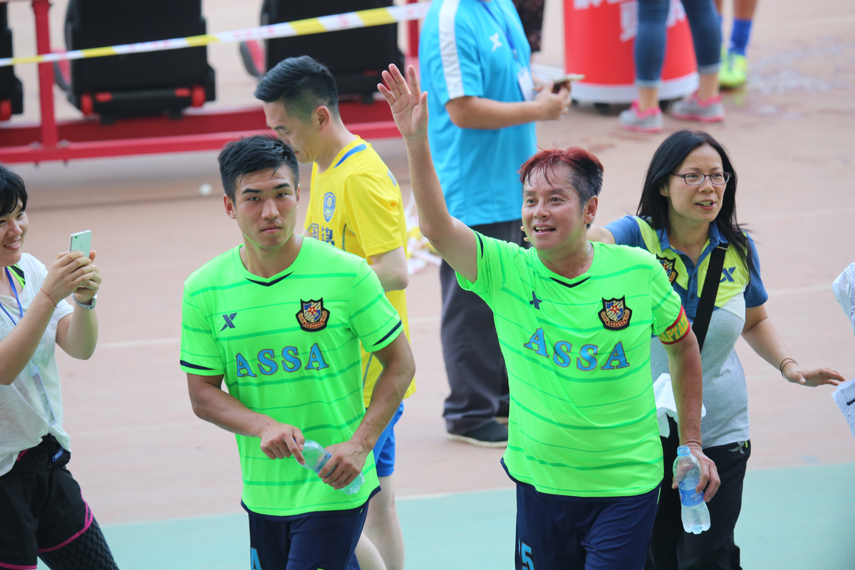 香港明星足球队中山公益赛,香港明星足球队谭咏麟表演视频