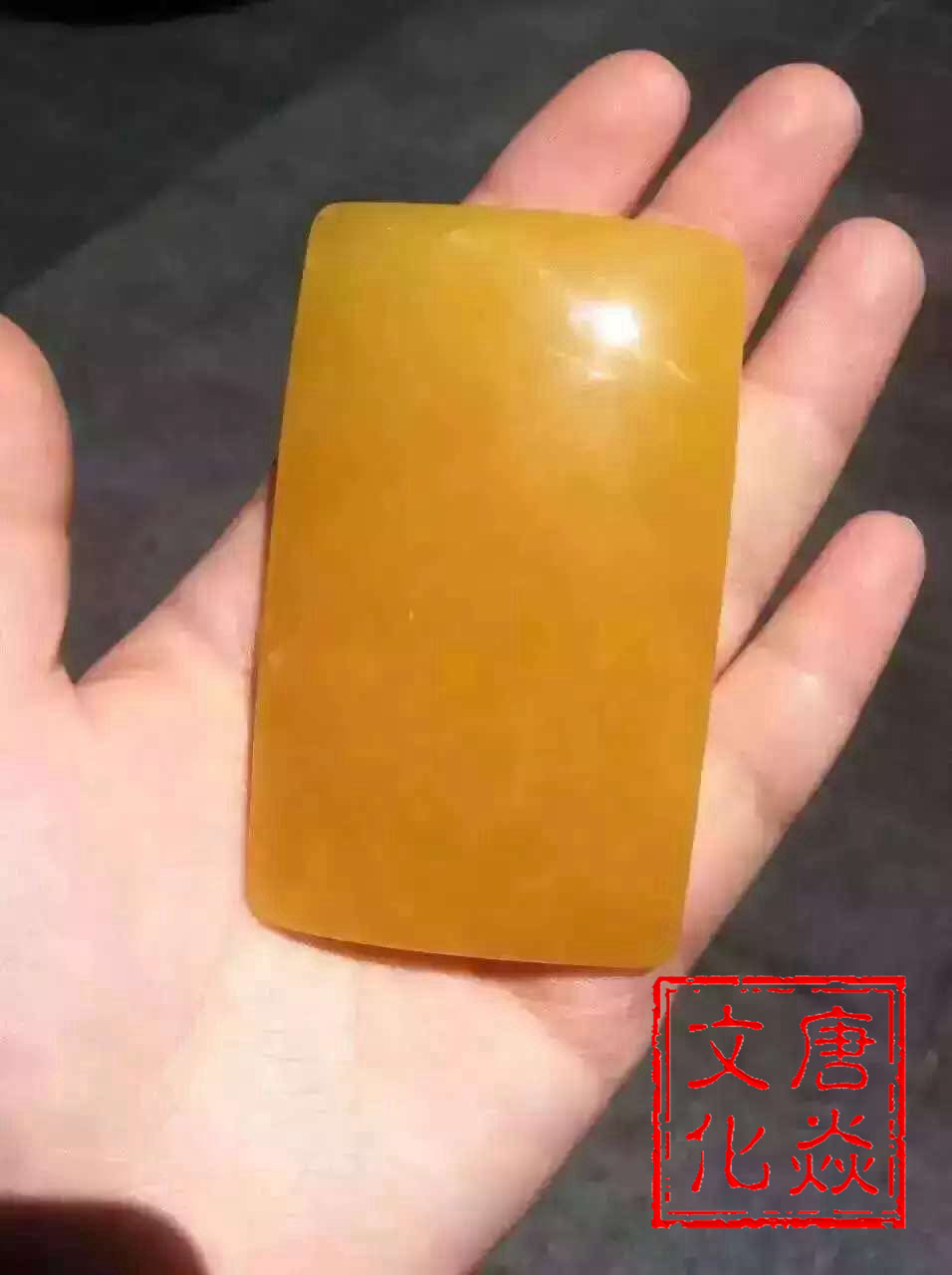 鸡油黄蜜蜡吊坠价格多少,顶级蜜蜡鸡油黄长什么样