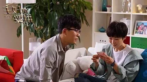 大左：艺人朋友都在喝玩鲜，我就也试试看咯