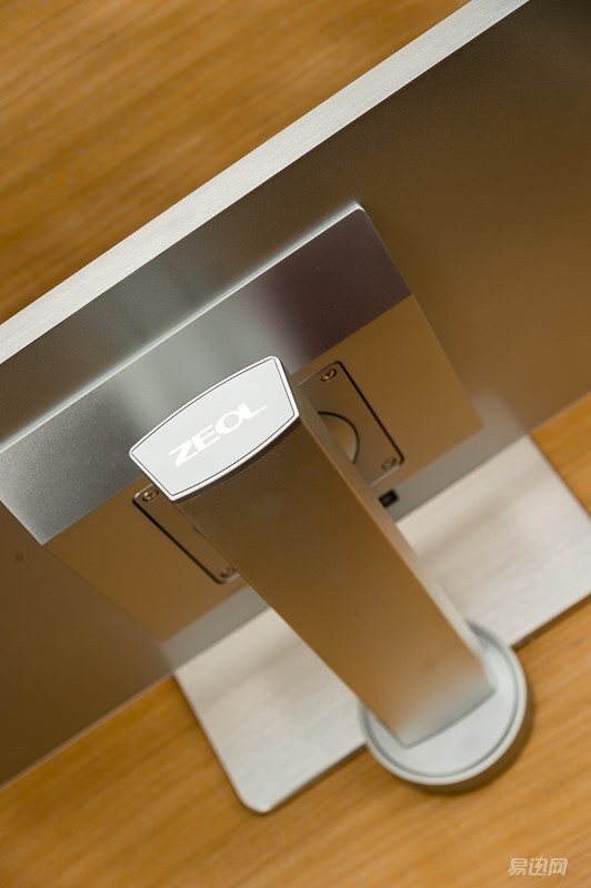 外壳和显示效果一样都是硬货——ZEOLS241显示器评测