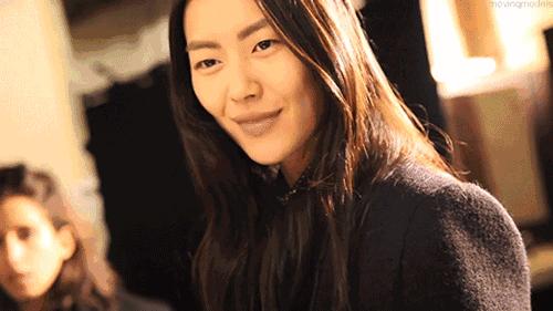 时装秀超模大表姐刘雯气质不一般,最新大表姐刘雯穿搭鞋子