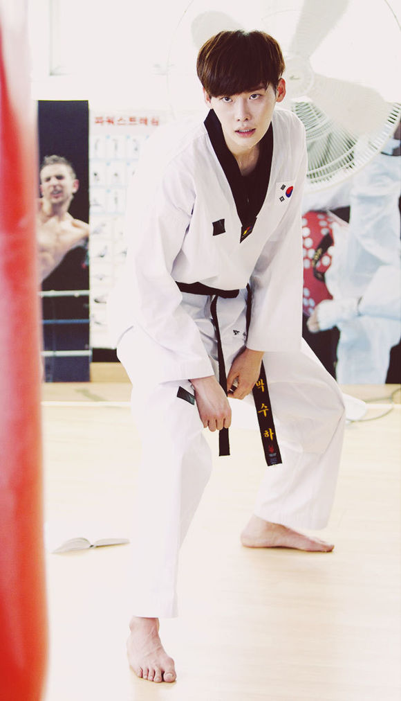 李洙赫李准基宋仲基,韩娱男明星九宫格李钟硕