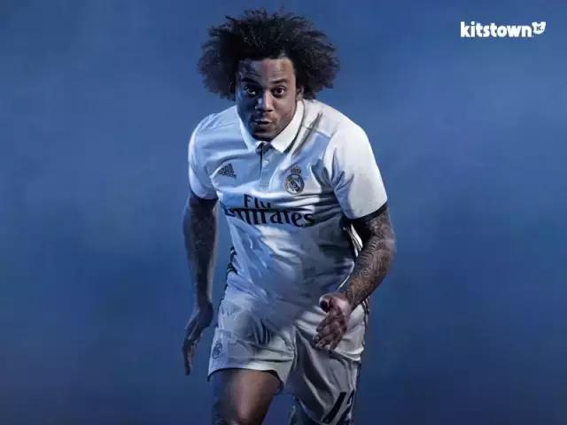 皇马新赛季紫色球衣,皇马球员与巴萨球员换球衣