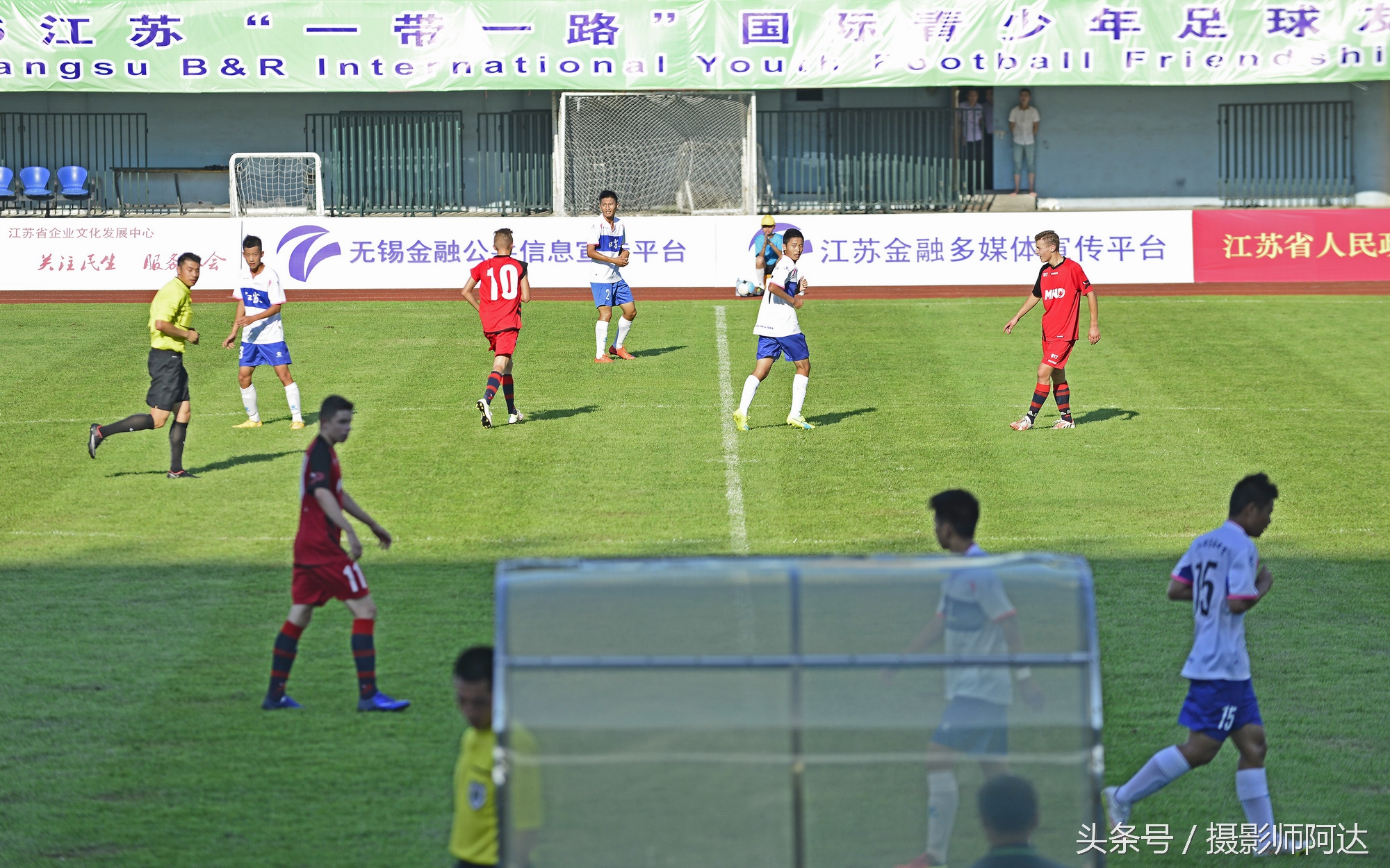 “一带一路”国际青少年足球赛在锡举行外国小帅哥很养眼