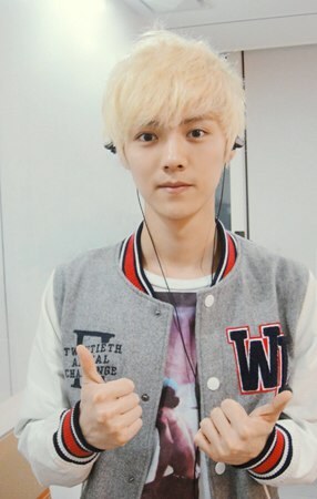 鹿晗巅峰时期有多夸张高街穿搭,鹿晗早期惊艳足球服照