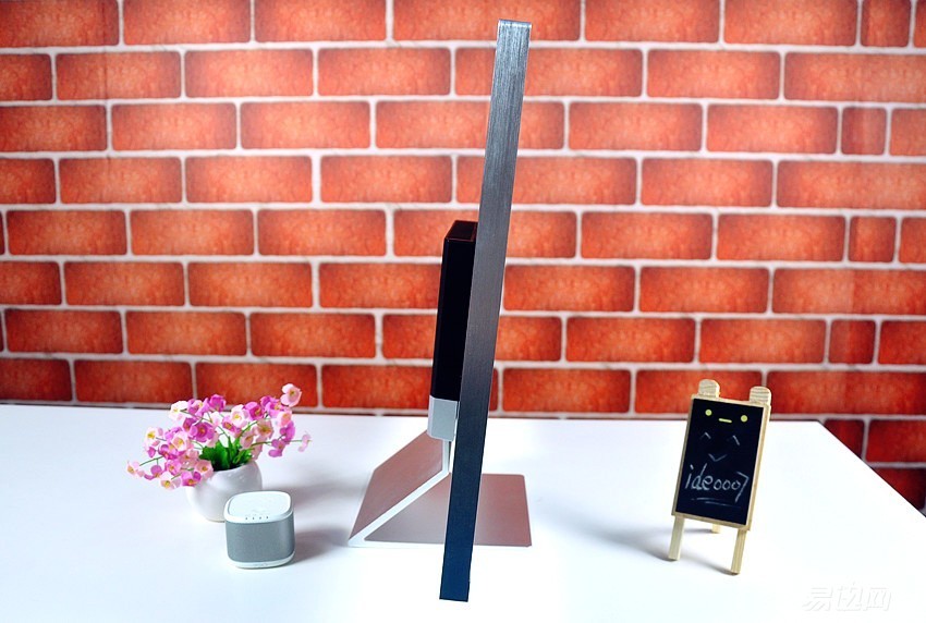 专门为设计师提供的一款显示器,设计师为什么喜欢苹果电脑