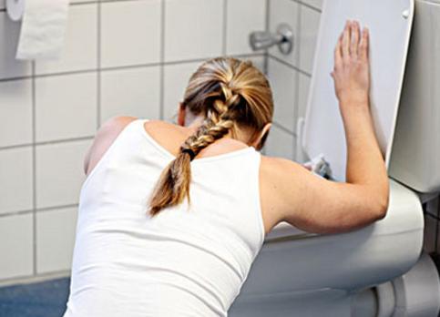 可喜可贺的时候，她却喉咙都吐肿，眼泪鼻涕一大把