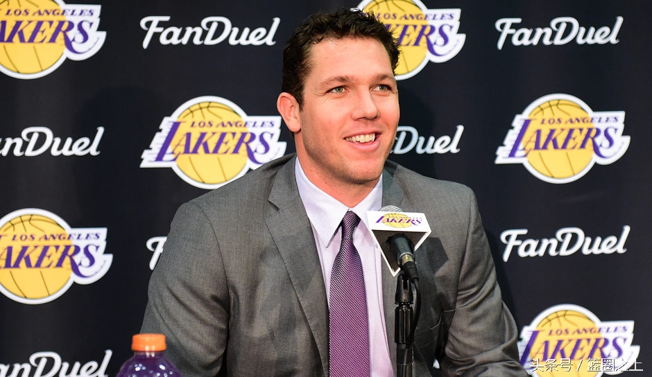 16座晃眼的冠军金杯！尽管落魄，他们才是洛城的主人！