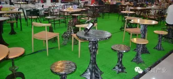 这个小镇的产业发生翻天覆地的变化竟是因为他们？