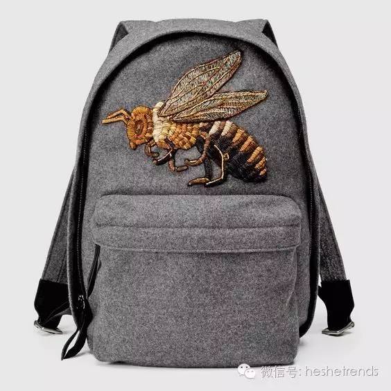 你知道就算大雨让整座城市颠倒你还可以解放双手背双肩包