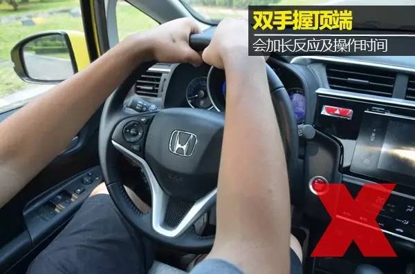 方向盘正确握法和打法,安全打方向盘