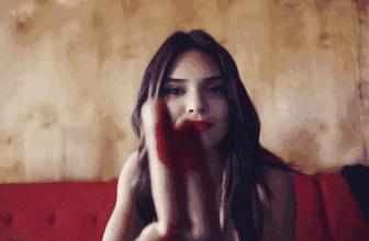 你的唇太美，我无从下手。