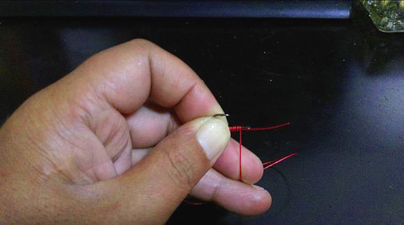 老钓手如何上鱼竿视频教学,老钓友怎么绑竿稍绳