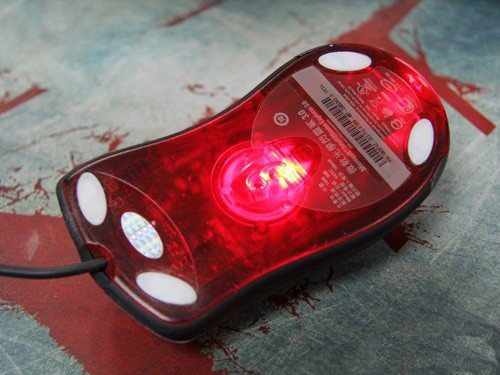 鼠标灯亮但是不能用是什么原因,鼠标红色灯亮着但是没有鼠标