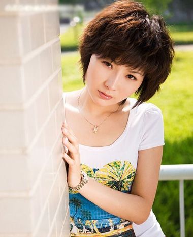 女人脸宽剪短发什么发型好看,大方脸剪短发怎么剪有气质一点