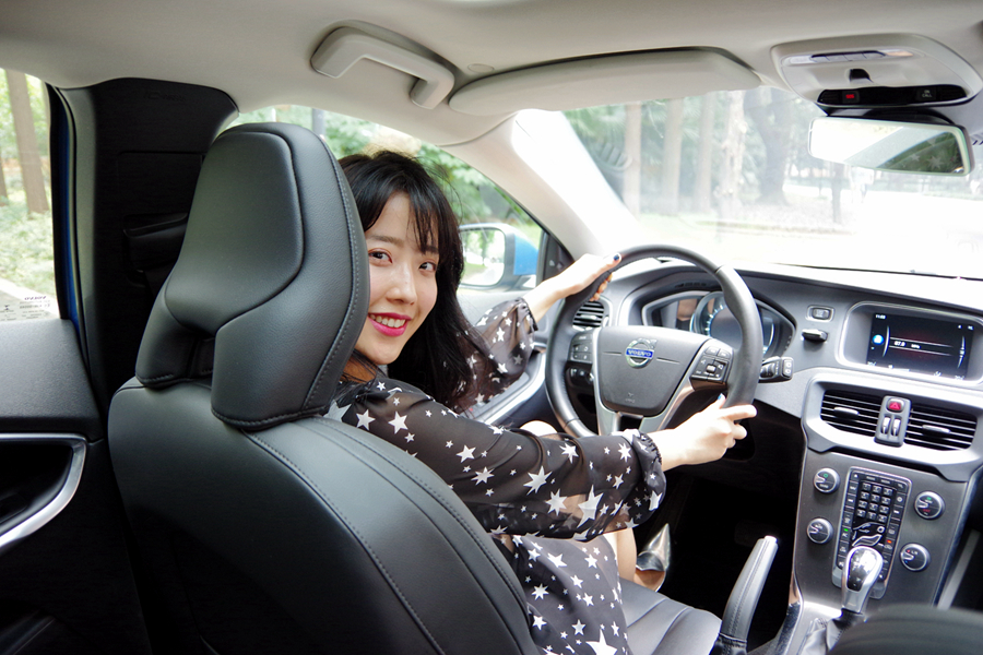 污！美女设计师竟然最喜欢V40的那个部位！