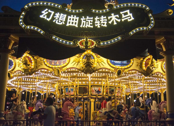 海洋迪士尼乐园古堡,日本迪士尼海洋幽灵古堡视频