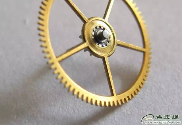 它根本就符合苛刻的日内瓦标准，古董浪琴一个没落的贵族