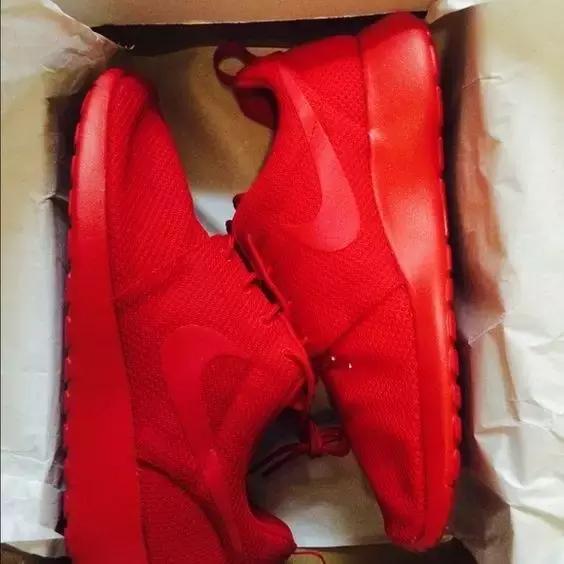 球鞋/最爱脚下那抹红，今夏潮人都得踩个它